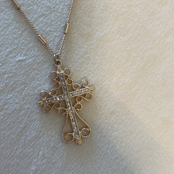 COPY - Junior 2 in 1 cross pendant. NWOT. Pearl Chocker drops to gold tone cros… - Picture 2 of 4